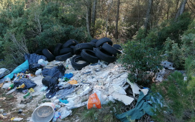 ‘SRAMOTA, PRESTRAŠNO!’ Građani zgroženi prizorom na ulazu u šumu: ‘Jadna nam pamet’