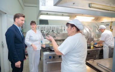 Županijsko izaslanstvo u posjetu Srednjoškolskom đačkom domu: ‘Trenutačno stanje ne zadovoljava suvremene pedagoške ni infrastrukturne standarde’