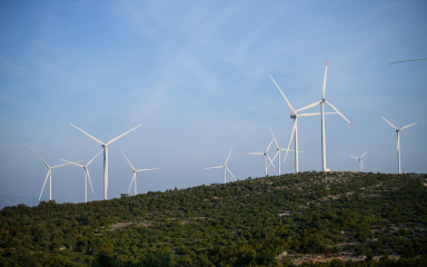 BURNA JAVNA RASPRAVA Građani Gračaca protiv širenja ribnjaka, vjetroelektrana i novih zahvata u prostoru