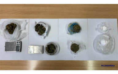 U pretresu stana u Biogradu policija pronašla marihuanu i amfetamin