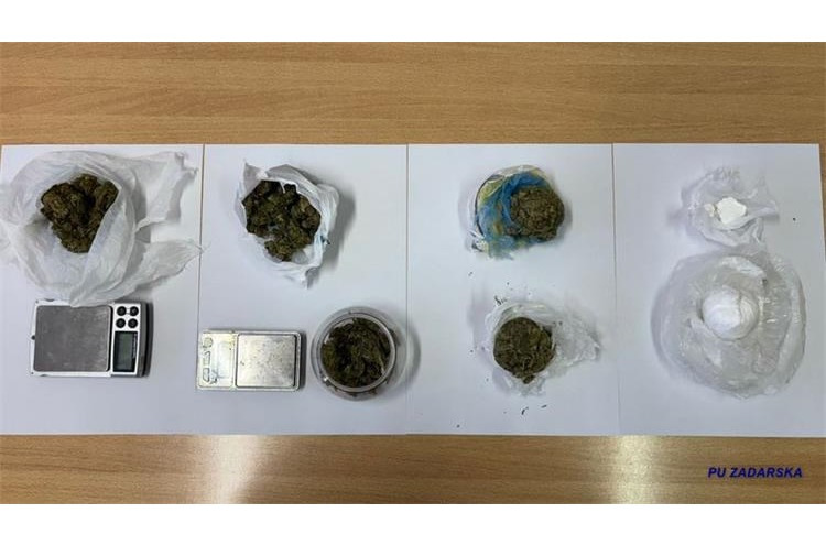 U pretresu stana u Biogradu policija pronašla marihuanu i amfetamin