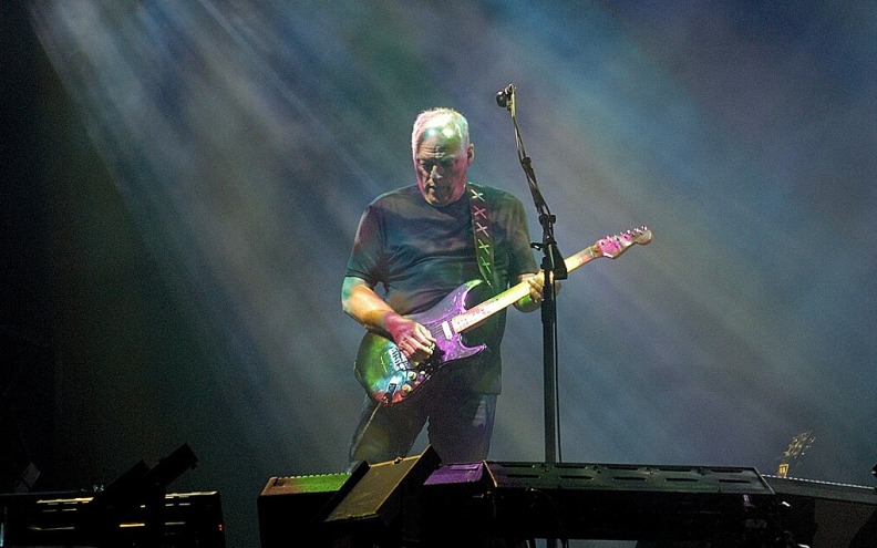 Crni Stratocaster Davida Gilmoura postao uvjerljivo najskuplja gitara u povijesti