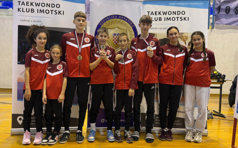 Mladi zadarski tekvandoaši nastupili na turniru u Imotskom, osvojili zlato i tri srebra