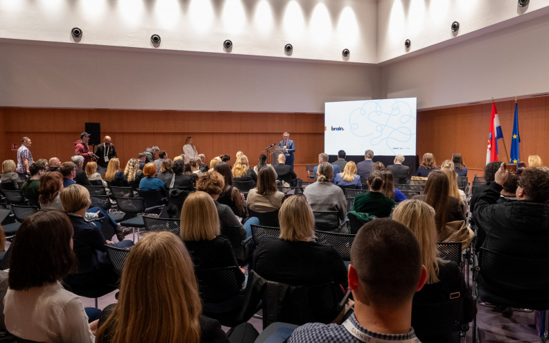 Svaki drugi srednjoškolac i svaki četvrti osnovnoškolac gotovo svakodnevno za učenje koriste umjetnu inteligenciju