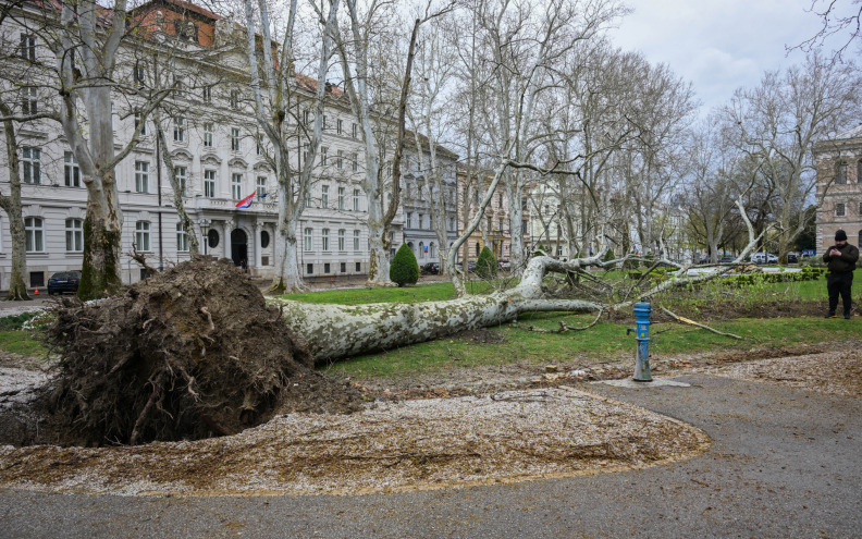 ZAGREB SE OPORAVLJA Od početka nevremena na sanaciji angažirano preko 1.350 radnika hitnih službi