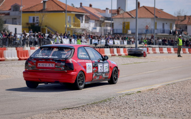 [FOTO] Ovo je utrka na kojoj je došlo do izlijetanja vozila