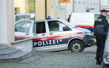 SVE JE NAJAVIO SUPRUZI Hrvat u Austriji nožem izbo dvojicu mladih Afganistanaca, jednog je ubio