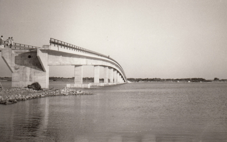 50 GODINA VIRSKOG MOSTA Trebao je poslužiti projektu gradnje nuklearne elektrane, a danas je najprepoznatljiviji simbola otoka