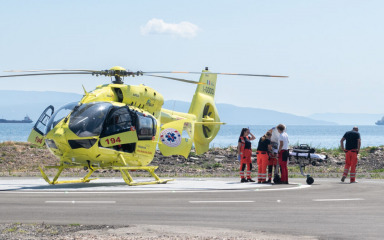 Dijete i majka helikopterom prevezeni u bolnicu nakon sudara dva automobila