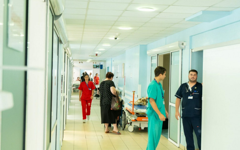 SEZONA PRED VRATIMA Opća Bolnica Zadar reorganizira rad i traži ispomoć: 'Sustav je tijekom ljeta na granici kapaciteta'