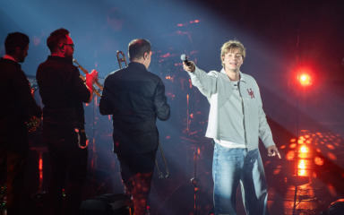 SRBI GA OBOŽAVAJU! Traži se karta više za koncert Jakova Jozinovića u Beogradu