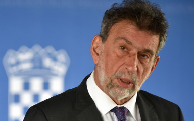 Ministra Fuchsa pitali bi li mogao živjeti s plaćom od 1.400 eura: ‘Da ne mogu ostvariti druge prihode…’