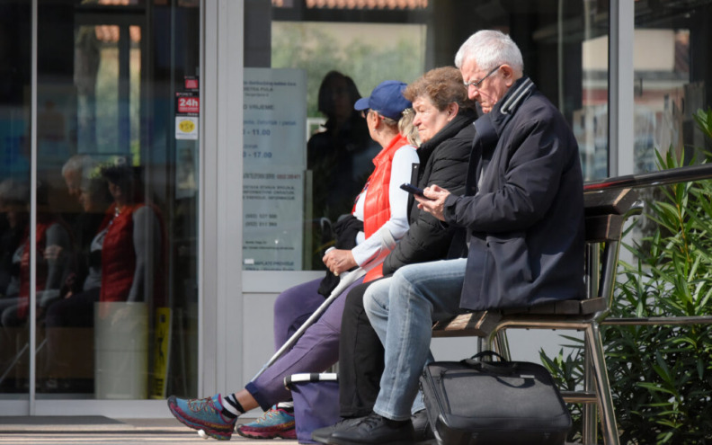 Građanima sve nedostupnija kvalitetna zdravstvena skrb: 'Imam bolove u glavi, termin za MR dali su mi za dvije godine'