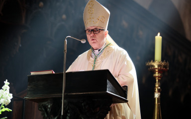 [FOTO] Uskrsna poruka nadbiskupa Zgrablića: ‘Budimo nositelji nade ondje gdje vlada nesigurnost’