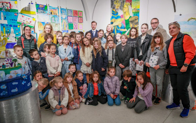 FOTO Više od stotinu radova djece predstavljeno na izložbi ‘Županijo, sretan ti rođendan’