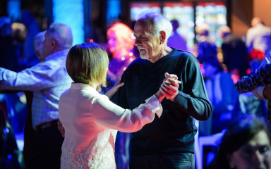 [FOTO] Održan Bal umirovljenika, s njima zaplesali i Erlić i Bilaver: ‘Od umirovljenika moramo učiti i upijati znanje i energiju’