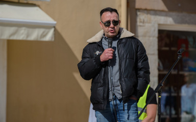 ROBERT MODRIĆ NA PROSVJEDU: ‘Nećemo dozvoliti da se naš narod istrijebi’