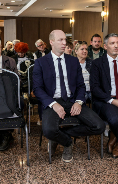 [FOTO] SDP bira: Radeta ili Gaši?
