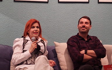 KAVA S FELIKS I DORIS Publika dobila uvid u predstavu kroz druženje s glumcima i redateljem