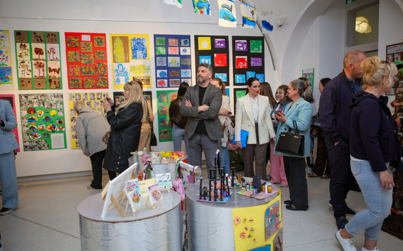 U Kneževoj palači otvorena prigodna izložba vrtića Sunce: 'Vrtić je mjesto iz kojeg nosimo najvažnije'