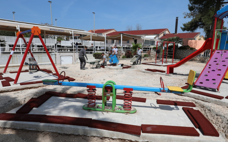 Općina Vir ulaže više od 500 tisuća eura u obnovu otočkih igrališta