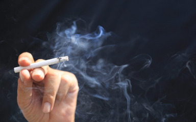 Maloljetnici i dalje lako dolaze do cigareta. Zašto kontrola dobi ne sprječava kupnju?