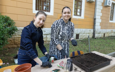 EKO DAN U PERIVOJU Zadarski srednjoškolci kroz igru, rad i edukciju obilježili Dan planeta Zemlje