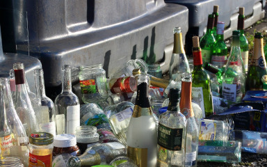 ZLATA VRIJEDNA AMBALAŽA Lopovi u Sukošanu i Sv. Filipu i Jakovu krali – staklene boce