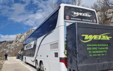 DRAMA KOD OBROVCA! Autobus s 80-tak putnika zapeo zbog bure, na terenu bili i vatrogasci!