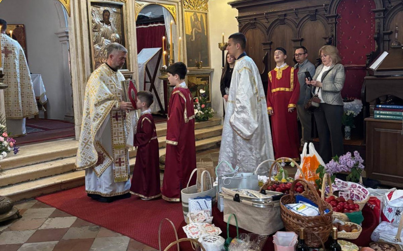 [FOTO] Pravoslavni vjernici u Zadru proslavili Uskrs