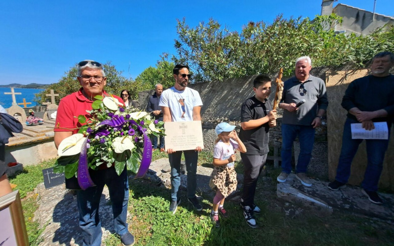 Župljani Privlake hodočastili u Luku u spomen na don Eugena Šutrina