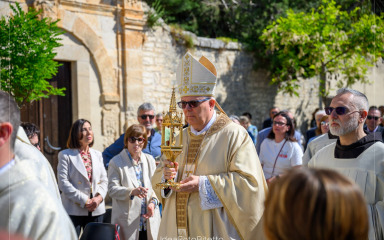 [FOTO] Nadbiskup Zgrablić predvodio središnje slavlje u svetištu bl. Jakova Zadranina u Bitettu