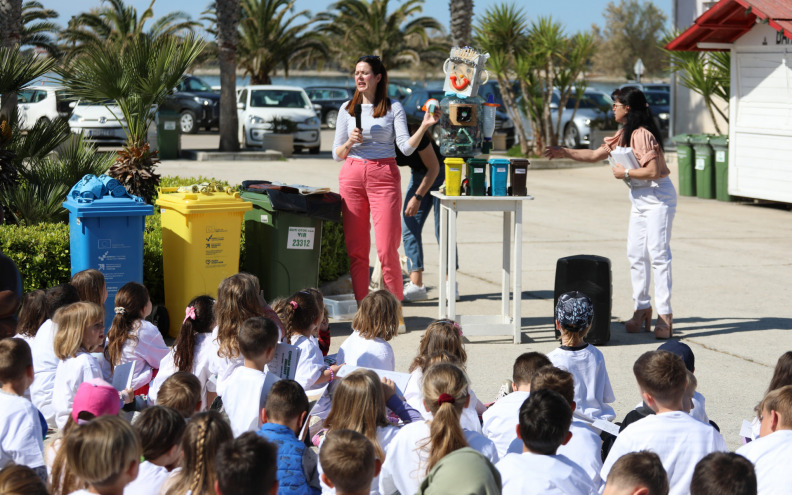Virski mališani i učenici kroz igru učili o važnosti razdvajanja otpada i očuvanju prirode
