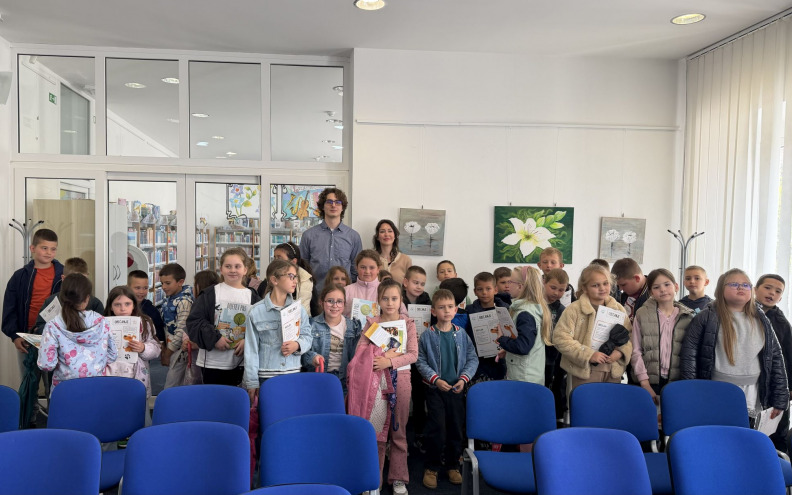 'DAJ ŠAPU' Kroz interaktivno predavanje u Gradskoj knjižnici Benkovac djeca učila o pravilnoj skrbi za životinje