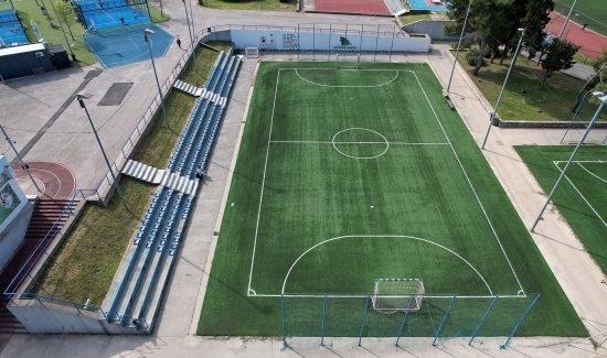 Nastavlja se ulaganje u Višnjik: kreće obnova i proširenje tribina na malonogometnom igralištu