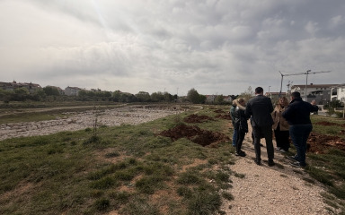 Započela sadnja stabala oko retencijskih bazena na Bokanjcu: ‘Posadit ćemo 500 stabala na ovoj lokaciji’