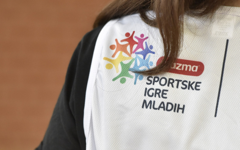 Sv. Filip i Jakov ugostili Sportske igre mladih, plamen upalio vaterpolist Šime Brzić: 'Ovo je velika stvar za naše malo misto'