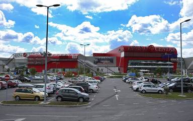 DOJAVE O BOMBAMA Evakuirana tri zagrebačka trgovačka centra, policija na terenu