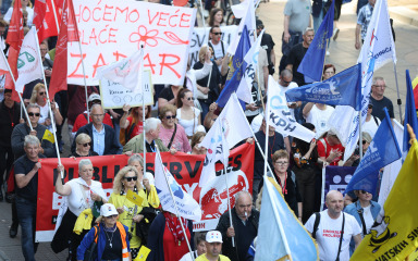 [FOTO] Tisuće građana na prosvjedu u Zagrebu traži veće plaće i mirovine: ‘Ako je plaća tajna, onda je očito i sramota’