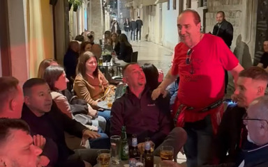[VIDEO] Ekipa u zadarskom kafiću spontano zapjevala s Grdovićem, atmosfera je bila nevjerojatna…