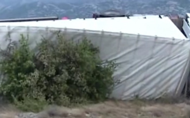 VIDEO Jaka bura kod Jasenica prevrnula kamion