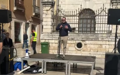 U Zadru prosvjed protiv ‘zamjene stanovništva’, Lukić: ‘Borimo se protiv agencija koje uvoze strane radnike’