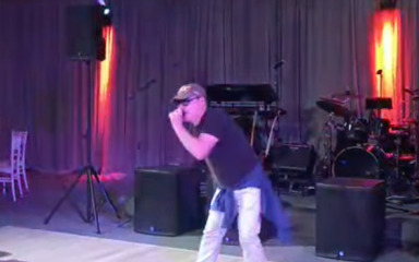 Profesor Katoličke gimnazije u Zadru napravio show na maturalnoj! Odrepao je pjesmu, izazvao ludnicu!