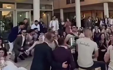 VIDEO Veseli svatovi napravili atmosferu za pamćenje u centru Zadra! Pogledajte video