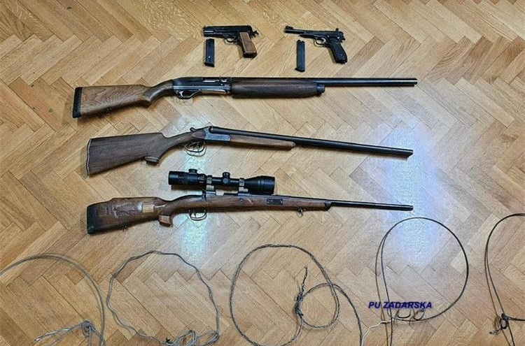 Policija ga zatekla u krivolovu kod Biograda, pa pronašla kod njega pravi arsenal oružja
