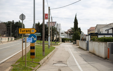 Na terasi ugostiteljskog objekta u Turnju prijetio 49-godišnjaku pa ga napao oštrim predmetom