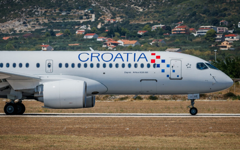Zrakoplov Croatia Airlinesa u Splitu pri polijetanju skrenuo sa staze, posada i putnici dobro