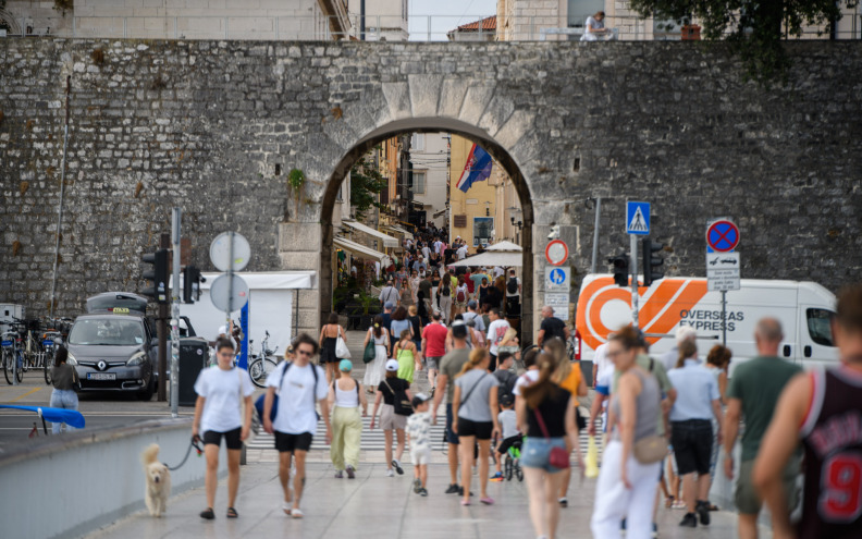 Turizam ugrožava kvalitetu života u Zadru: 'Gotovo četvrtina stanova prenamijenjena je za turističke svrhe'