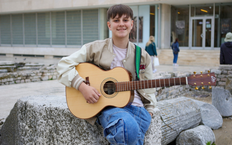 DJEČAK S GITAROM Razgovarali smo s Leom Radosom: ‘U Zadru je publika možda čak i najbolja’