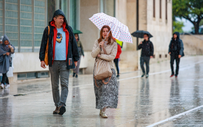 U FOTOOBJEKTIVU Ni kiša nije spriječila modne igre i gradski street style